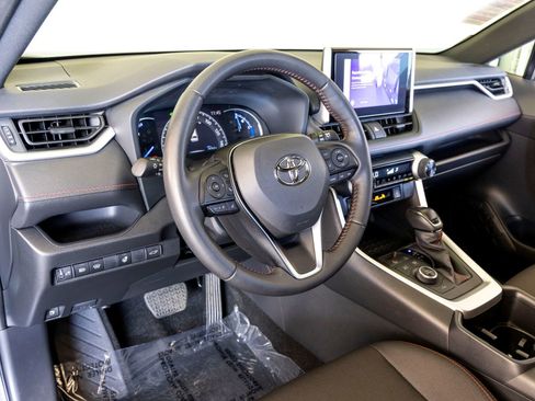 Used 2024 Toyota RAV4 SE image 17