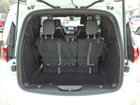 New 2026 Chrysler Pacifica Select image 14