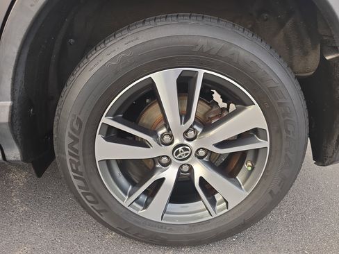 Used 2017 Toyota RAV4 XLE FWD image 30