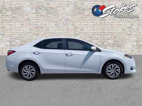 Used 2018 Toyota Corolla LE FWD image 3