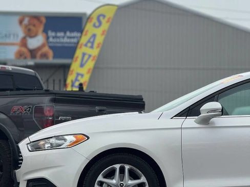 Used 2016 Ford Fusion SE w/ SE Winter Package image 17