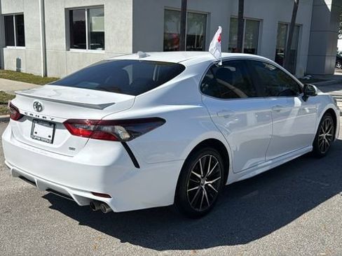 Used 2024 Toyota Camry SE image 9