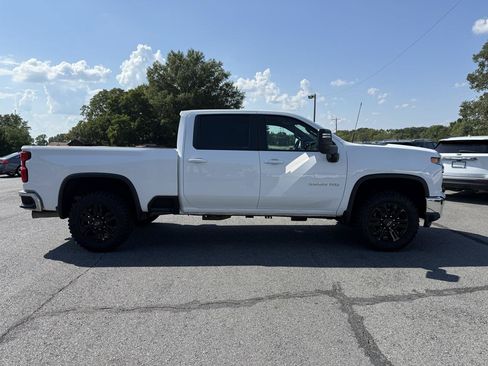 Used 2023 Chevrolet Silverado 2500 LT AWD/4WD image 7