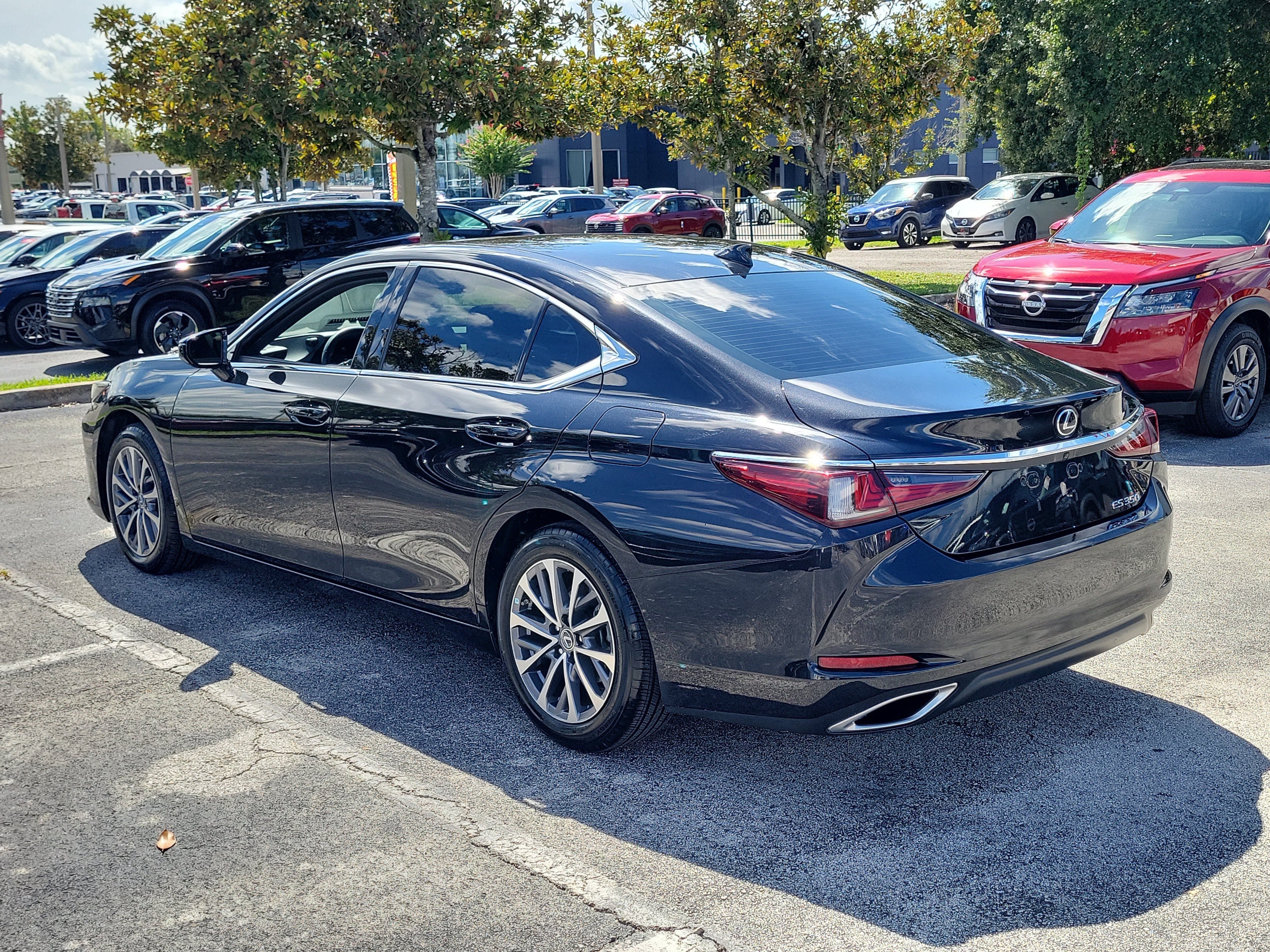 Used 2022 Lexus ES 350 w/ Accessory Package FWD image 7