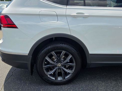 Certified 2022 Volkswagen Tiguan SE w/ Panoramic Sunroof Package FWD image 15