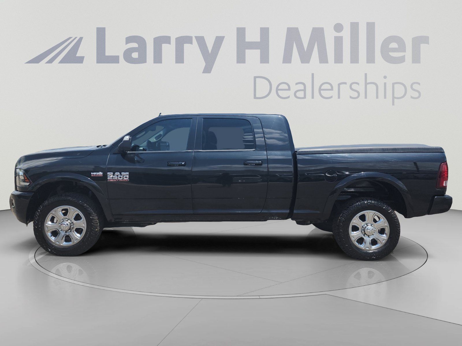 Used 2018 RAM 2500 Laramie w/ Sport Appearance Group AWD/4WD image 2