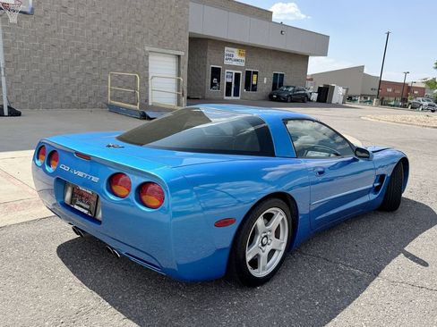 Used 1997 Chevrolet Corvette Coupe RWD image 9