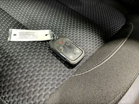 Used 2023 GMC Acadia SLE w/ Driver Convenience Package FWD image 33