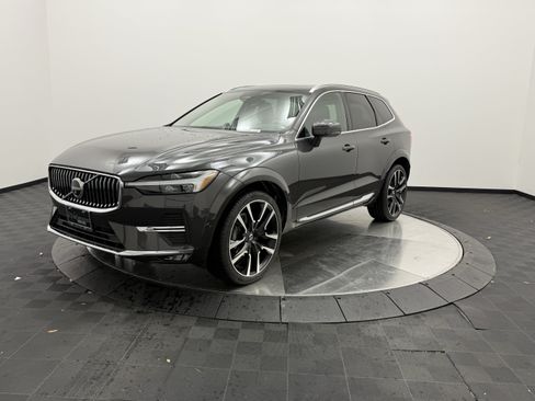 Certified 2023 Volvo XC60 B5 Ultimate AWD/4WD image 3