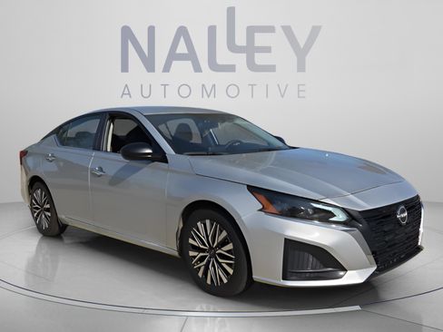 Used 2024 Nissan Altima 2.5 SV FWD image 7