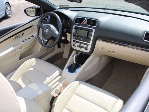 Used 2013 Volkswagen Eos Lux FWD image 39