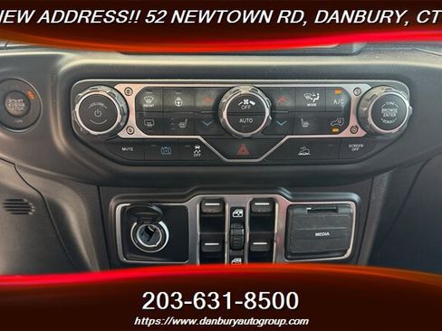 Used 2023 Jeep Wrangler Unlimited Rubicon 4xe AWD/4WD image 24