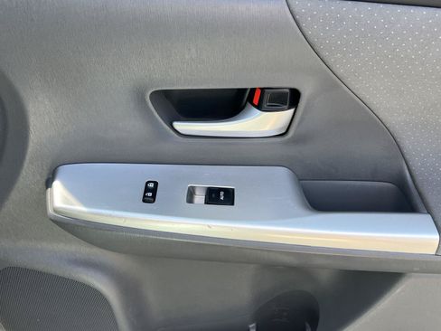 Used 2014 Toyota Prius V Three FWD image 19