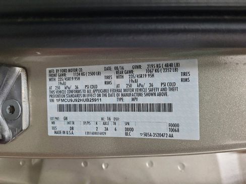 Used 2017 Ford Escape Titanium w/ Equipment Group 301A AWD/4WD image 33
