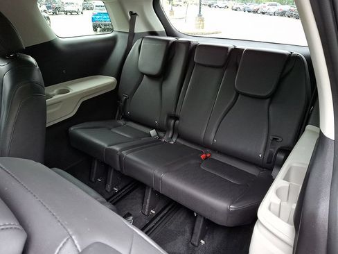 Used 2024 Kia Carnival LX FWD image 14