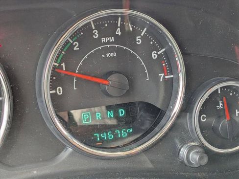 Used 2018 Jeep Wrangler Unlimited Sahara image 12