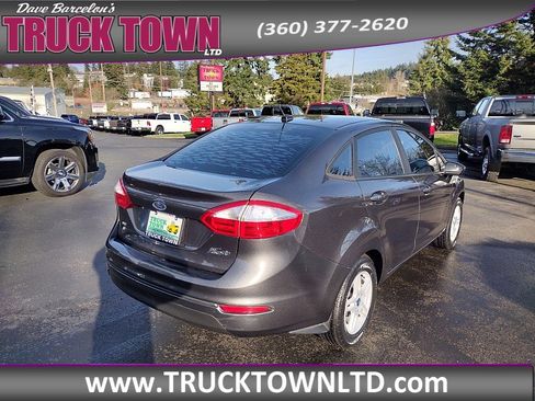 Used 2017 Ford Fiesta SE image 4