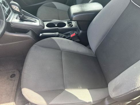 Used 2014 Ford Focus SE FWD image 10