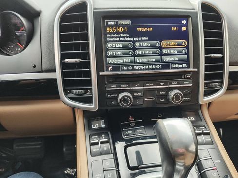 Used 2016 Porsche Cayenne image 33