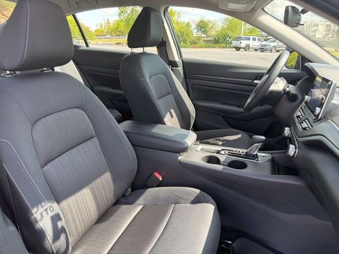 Used 2025 Nissan Altima 2.5 SV image 13