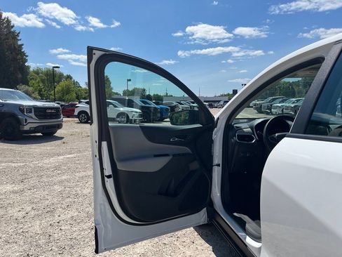 Used 2023 Chevrolet Equinox LS FWD image 14
