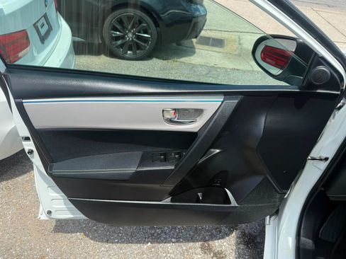 Used 2015 Toyota Corolla LE FWD image 13