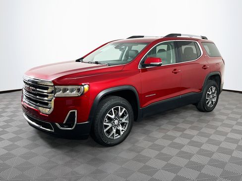 Used 2023 GMC Acadia SLT image 2
