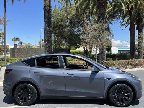 Used 2023 Tesla Model Y Long Range AWD/4WD image 15