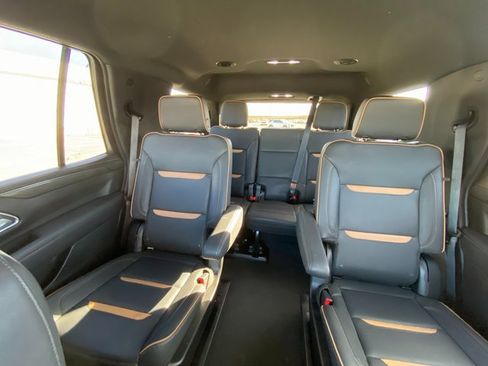 Used 2024 GMC Yukon AT4 w/ Technology Package image 13