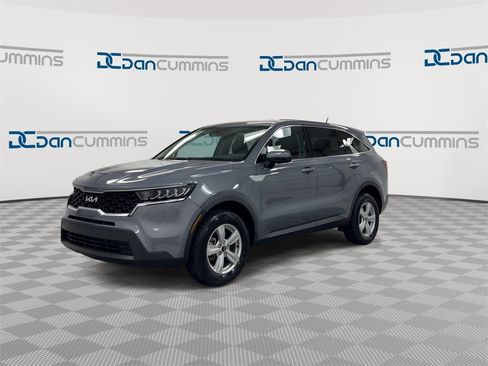 Used 2023 Kia Sorento LX image 4