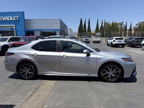 Used 2024 Toyota Camry SE w/ Convenience Package FWD image 9