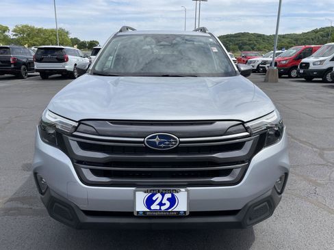 Used 2025 Subaru Forester Premium AWD/4WD image 8