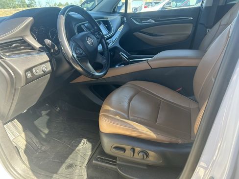 Used 2018 Buick Enclave Essence image 4