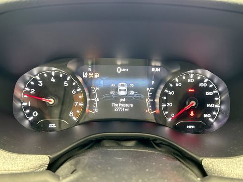 Used 2023 Jeep Compass Latitude image 13