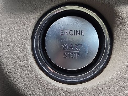 Used 2016 Mercedes-Benz E 350 Sedan image 19