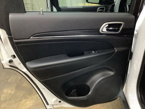 Used 2022 Jeep Grand Cherokee Limited image 27