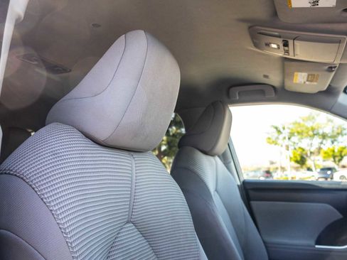 Used 2022 Toyota Highlander LE image 20