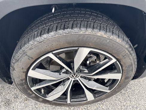 Used 2024 Volkswagen Atlas SEL Premium R-Line image 22