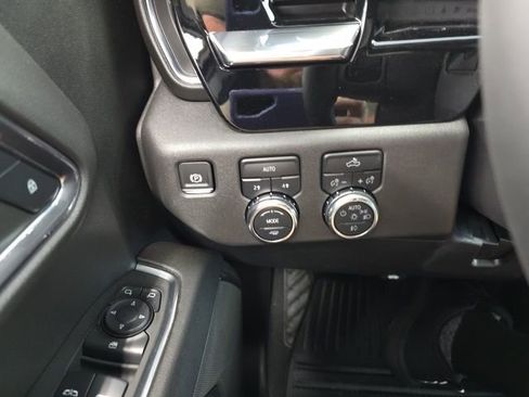 New 2024 GMC Sierra 1500 Elevation image 25