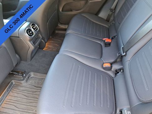 Used 2024 Mercedes-Benz GLC 300 4MATIC image 29