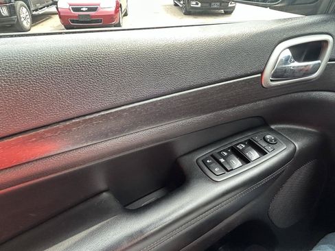 Used 2018 Jeep Grand Cherokee Altitude AWD/4WD image 26