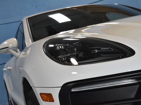 Certified 2025 Porsche Macan AWD/4WD image 25