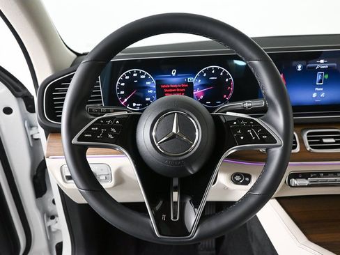 Used 2025 Mercedes-Benz GLE 350 4MATIC image 2