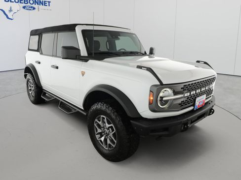 Certified 2024 Ford Bronco Badlands AWD/4WD image 3