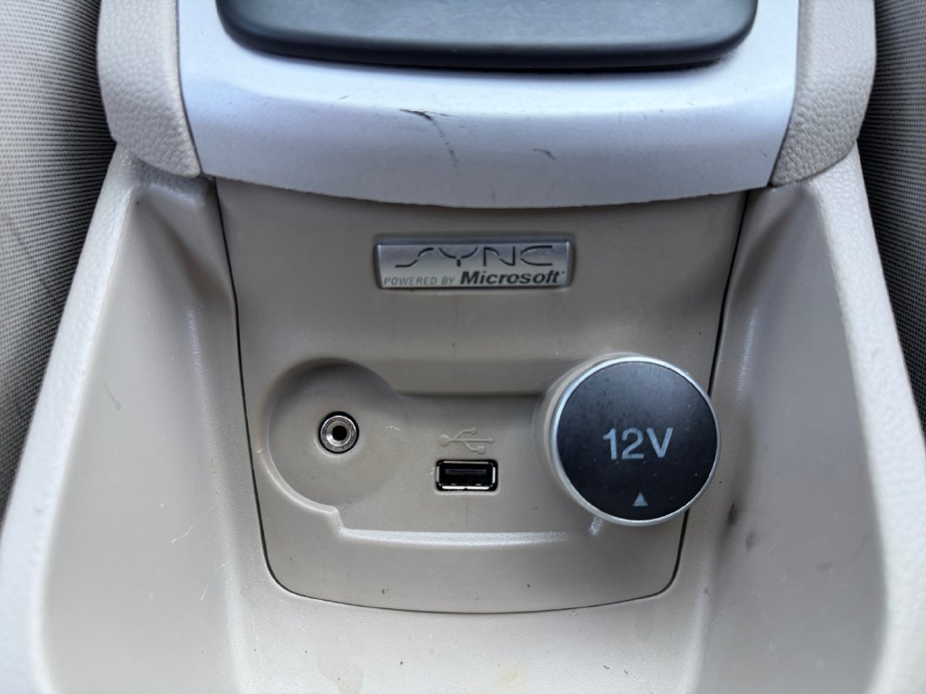 Used 2014 Ford Fiesta SE w/ Comfort Package FWD image 27