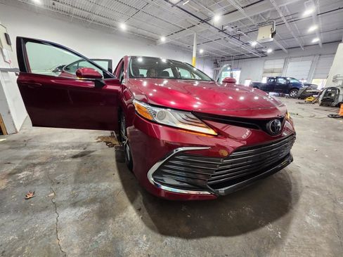 Used 2022 Toyota Camry XLE image 10