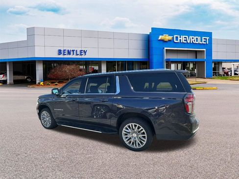 Used 2023 Chevrolet Suburban LT w/ Luxury Package image 4