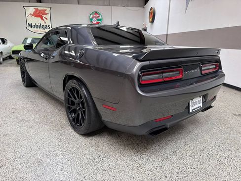Used 2016 Dodge Challenger SRT Hellcat RWD image 5