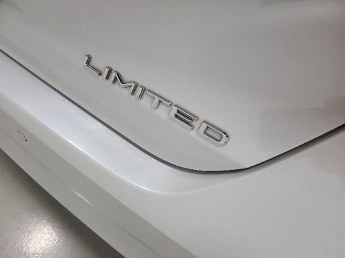 Used 2019 Toyota Avalon Limited w/ Advanced Safety Package FWD image 15