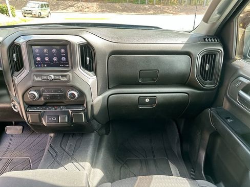 Used 2022 Chevrolet Silverado 1500 Custom image 18